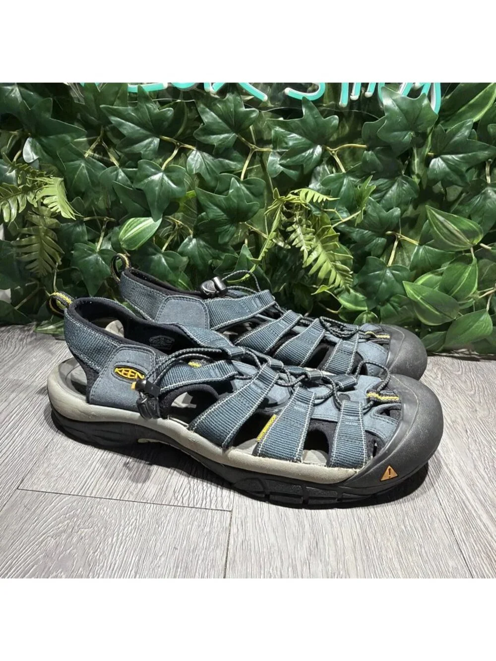 Keen Newport H2 Mens Waterproof Hiking Sandals Gray Black 1001938 Size 14